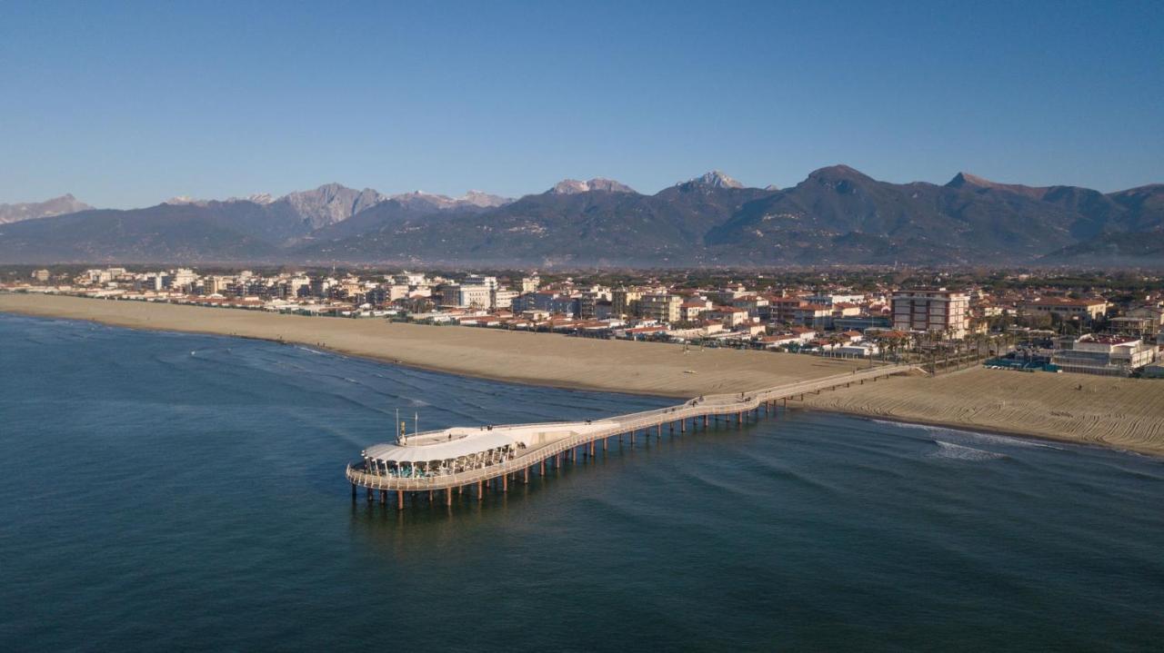 "Libeccio Apartment" Fronte Mare Con Garage Privato Lido di Camaiore Dış mekan fotoğraf