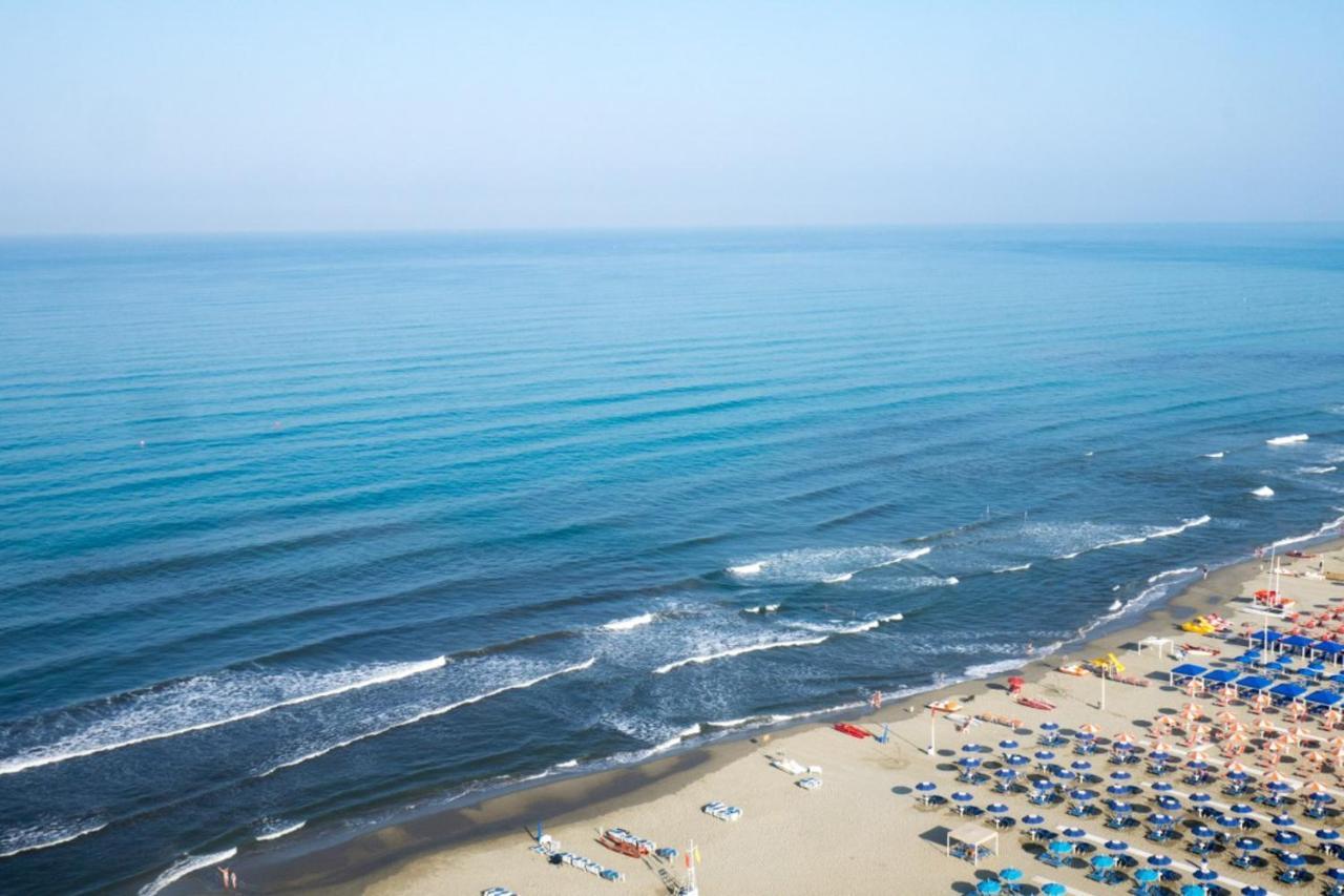 "Libeccio Apartment" Fronte Mare Con Garage Privato Lido di Camaiore Dış mekan fotoğraf