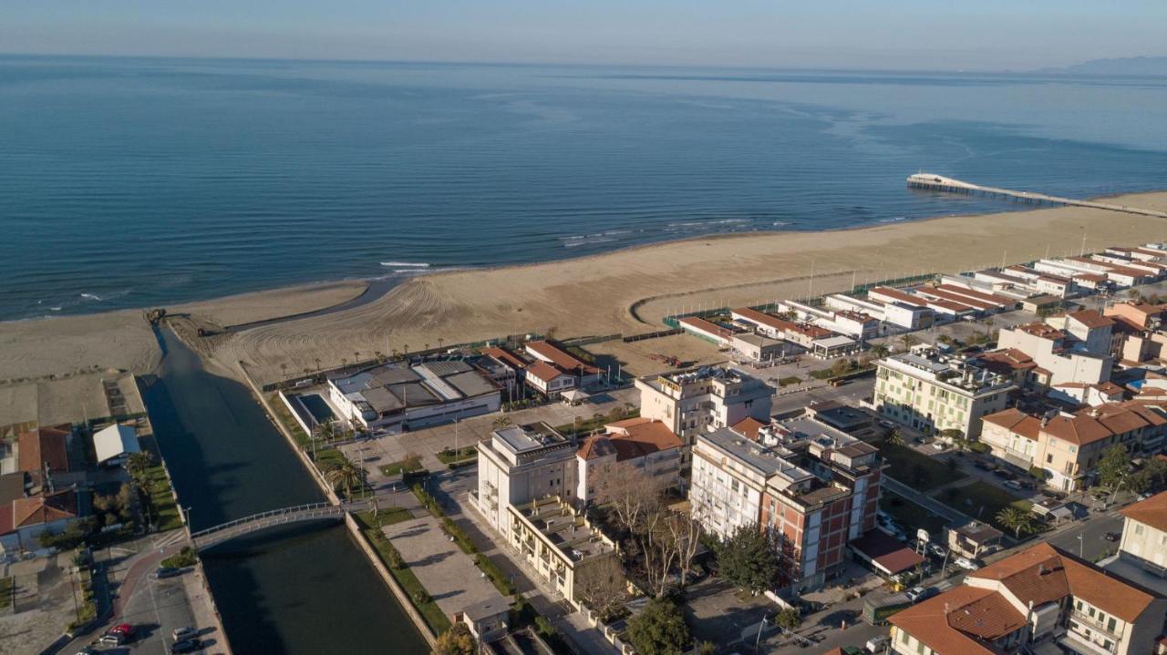 "Libeccio Apartment" Fronte Mare Con Garage Privato Lido di Camaiore Dış mekan fotoğraf