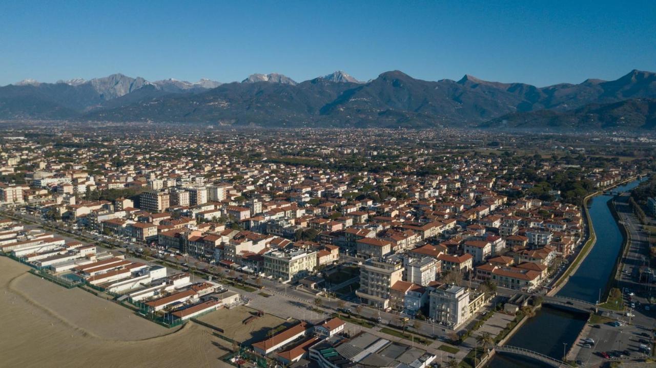 "Libeccio Apartment" Fronte Mare Con Garage Privato Lido di Camaiore Dış mekan fotoğraf